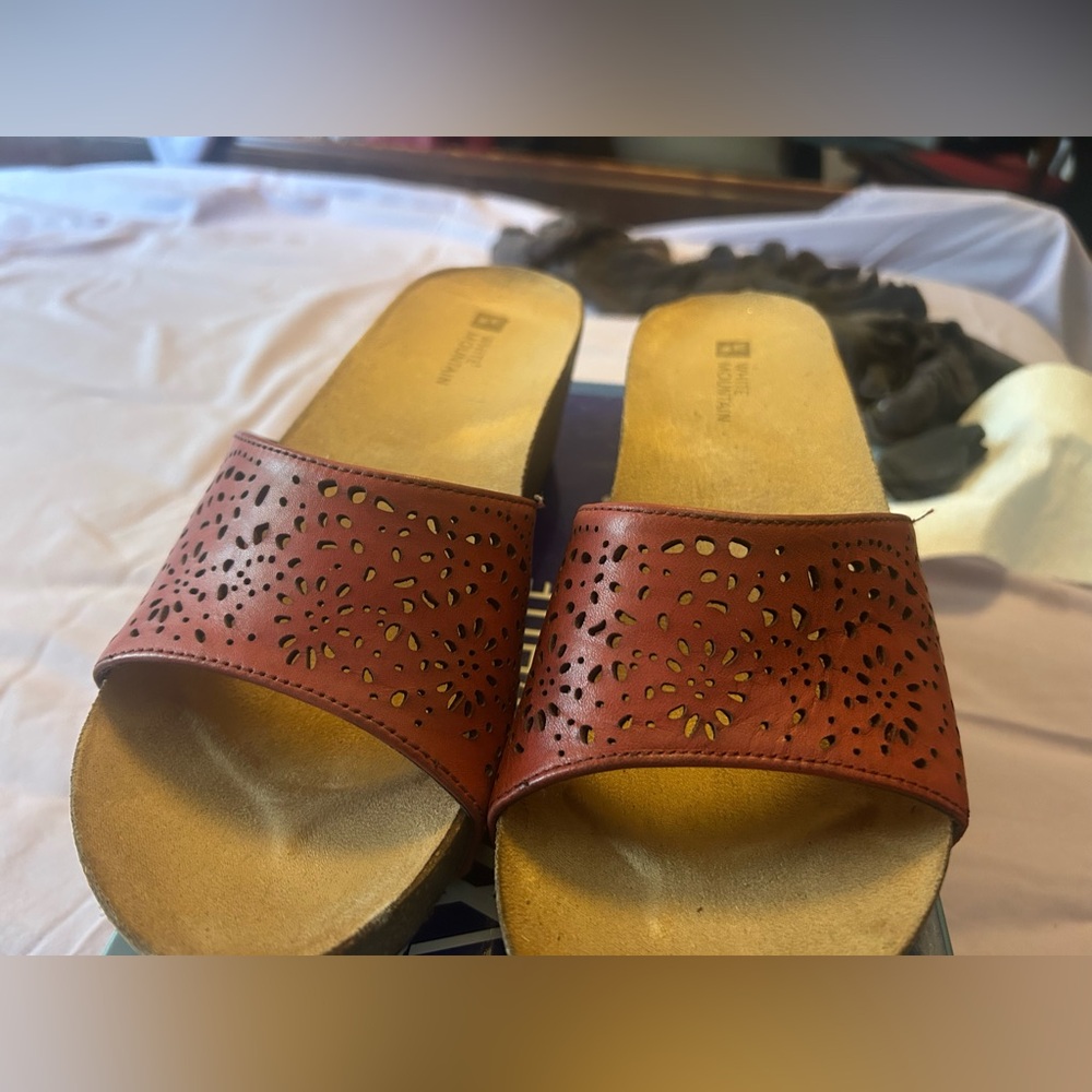 White Mountain Red Leather Mules